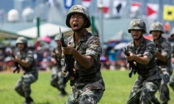 Des soldats de l'armée chinoise participent à une démonstration, le 30 juin 2019 à Hong Kong