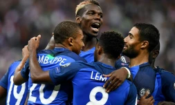Les joueurs de l'équipe de France après un but contre les Pays-Bas lors des qualifications au Mondial-2018, le 31 août 2017 au Stade de France