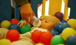 La Chine a officiellement mis fin dimanche à la politique de l'enfant unique avec la promulgation de la loi autorisant tous les couples à avoir un deuxième enfant