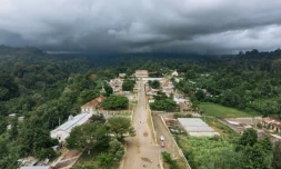Vue aérienne de l'ancienne plantation coloniale de cacao abandonnée Agostinho Neto, à Sao Tomé-et-Principe le 29 mai 2019