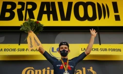 Le coureur polonais de l'équipe Ineos Michal Kwiatkowski vainqueur de la 18e étape du Tour de France à La Roche-sur-Foron, le 17 septembre 2020
