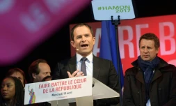 Le candidat socialiste Benoît Hamon (c), le 19 avril 2017 à Paris