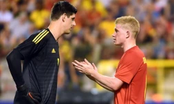 Le gardien Thibaut Courtois (g) et le milieu de terrain Kevin De Bruyne lors du match amical entre la Belgique et l'Egypte à Bruxelles le 6 juin 2018