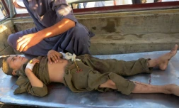 Une victime d'un kamikaze qui a déclenché une charge explosive en pleine priÚre du vendredi dans une mosquée d'une zone tribale du nord-ouest du Pakistan, le 16 septembre 2016