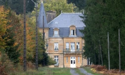 Le chateau du Sautou, à Ville-sur-Lumes, dans le nord de la France, qui a appartenu au tueur en série Michel Fourniret, le 27 octobre 2020