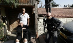 La police israélienne expulse des membres de la famille Shamasneh de la maison qu'ils occupent depuis 50 à Jérusalem-Est, le 5 septembre 2017