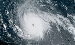 L'ouragan Irma vu de l'espace sur une image fournie par l'agence américaine d'observation océanique et atmosphérique le 5 septembre 2017