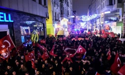 Des manifestants devant le consulat des Pays-Bas le 11 mars 2017 à Istanbul