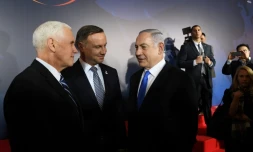 Le vice-président américain Mike Pence (g), le président polonais Andrzej Duda (c) et le Premier ministre israélien Benjamin Netanyahu, le 13 février 2019 à Varsovie