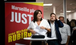 La candidate de l'alliance de gauche rintemps Marseillais (PM) Michele Rubirola se prépare à un discours lors due second tour des élections municipales à Marseille, sud de la France, le 28 juin 2020