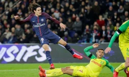 Edinson Cavani se joue de la défense nantaise sur l'ouverture du score pour Paris, le 18 novembre 2017 au Parc des Princes