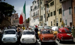 Plus de 1.200 Fiat 500 en provenance de diverses régions d'Europe rassemblées le 8 juillet 2017 à Garlenda, dans le nord-ouest de l'Italie, pour célébrer les 60 ans de cette icône.

