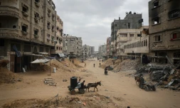 Une rue en ruines de Khan YounĂšs, dans le sud de la bande de Gaza, le 2 mai 2024