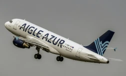 Un Airbus A31 du groupe Air Azur, décolle de Lille, le 25 août 2017