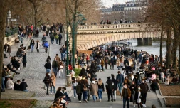Les Parisiens sont sortis nombreux profiter de la douceur printaniÚre dans la capitale, le 20 février 2021