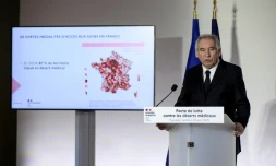 Le Premier ministre François Bayrou lors d'une conférence de presse sur les déserts médicaux à Puycapel, le 25 avril 2025 dans le Cantal