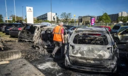 Des carcasses de voitures carbonisées à Toulouse le 18 avril 2018