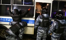 Arrestation de manifestants lors d'un rassemblement en soutien à l'opposant russe Alexeï Navalny emprisonné, le 3 février 2021 à Moscou