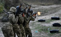 Des membres du nouveau "Bataillon sibérien" au sein des forces armées ukrainiennes participent à un entraînement militaire, le 24 octobre 2023 près de Kiev