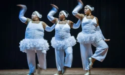 Une troupe de Cubaines répète les mouvements du "Lac des Cygnes", à La Havane le 13 janvier 2016