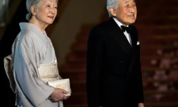 L'empereur japonais Akihito et son épouse l'impératrice Michiko, le 19 avril 2017 à Tokyo
