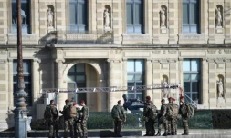 Des soldats près du Louvre à Paris, le 3 février 2017
