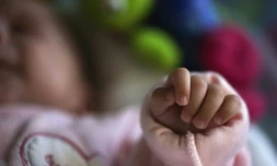 Le maintien du salaire pendant le congé paternité ou maternité ou une demi-journée "rentrée scolaire" payée sont parmi les mesures envisagées pour faciliter l'équilibre famille-travail