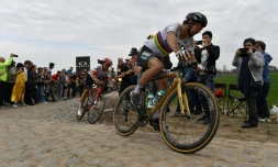Le Slovaque Peter Sagan (Bora)remporte la 116e édition de Paris-Roubaix, le 8 avril 2018
