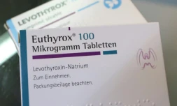 La Cour de cassation a rejetĂ© mercredi le pourvoi du laboratoire pharmaceutique allemand Merck, condamnĂ© en 2020 par la Cour d'appel de Lyon Ă indemniser plus de 3.300 utilisateurs du Levothyrox ayant souffert d'effets secondaires Ă la suite d'un changement de formule.Â