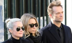 (de G à D):  Laeticia Hallyday, Laura Smet et David Hallyday lors des funérailles du chanteur le 9 décembre 2017 à Paris