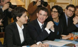 Manuel Valls entre Najat Vallaud-Belkacem et Myriam El-Khomri le 11 avril 2016 à Matignon à Paris