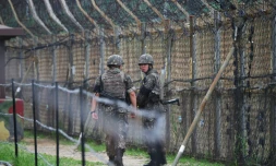 Des soldats sud-coréens patrouillent le long de la frontière avec la Corée du Nord à Goseong, le 14 juin 2019