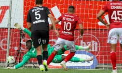 Le milieu de Brest Romain Del Castillo (c) Ăčmarque contre Lens, le 13 aoĂ»t 2023 Ă Brest