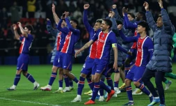 Les joueurs du PSG fêtent leur succès contre Brest, synonyme de 14e de titre de champion de France assuré, le 10 mai 2026 au Parc des Princes