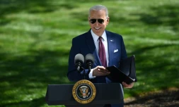 Le président américain Joe Biden s'exprime depuis les jardins de la Maison Blanche le 27 avril 2021