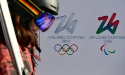 Les logos des Jeux olympiques et paralympiques 2026 de Milan Cortina photographiés le 17 janvier 2025 à Cortina d'Ampezzo