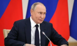 Le président Vladimir Poutine rencontre des juges de la Cour constitionnelle russe à Moscou, le 12 décembre 2023