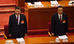 Le président chinois Xi Jinping (g) et son Premier ministre Li Keqianq à l'ouverture de la session pléniÚre annuelle du Parlement à Pékin, le 5 mars 2021