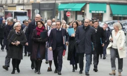 Le Premier ministre Sébastien Lecornu, au centre, et plusieurs membres de son gouvernement se rendent à l'Elysée à Paris, le 5 janvier 2026