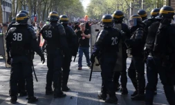 Des CRS déployés le 19 avril 2018 à Paris lors d'une manifestation contre la politique du gouvernement