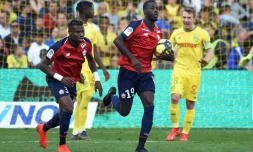 L'attaquant de Lille Nicolas Pépé (d) buteur lors de la victoire sur Nantes 3-2 en 30e journée de L1 le 31 mars 2019