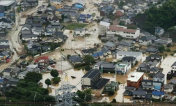 Images aériennes des inondations dans la ville de Saka, dans la préfecture d'Hiroshima le 7 juillet 2018.
