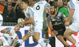Le Toulousain Antoine Dupont (c) lors d'un mach de Top 14 à Brive, le 23 septembre 2017
