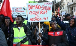 Manifestation à Rome contre la politique sociale du gouvernement et son décret-loi réformant le système d'accueil des demandeurs d'asile, le 15 décembre 2018