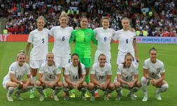 L'équipe d'Angleterre pose avant la demi-finale de l'Euro contre la Suède, le 26 juillet 2022 à Sheffield