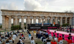 Présentation officielle des équipes participant au Tour d'Italie à Calatafimi, en Sicile, le 1er octobre 2020