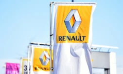 Drapeaux à l'emblème de Renault, le 15 janvier 2016 à Saint-Herblain, dans l'ouest de la France