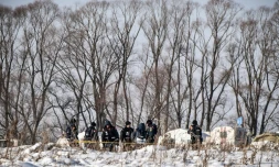 Des enquêteurs et équipes de secours sur les lieux du crash d'un Antonov, le 12 février 2018 près de Moscou