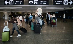 Des voyageurs à l'aéroport de Rome, le 3 juin 2020
