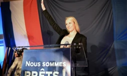 Marion Maréchal Le Pen fait un discours le 6 décembre 2015 au Pontet après l'annonce des résultats qui la place en tête avec 41% des voix en Paca